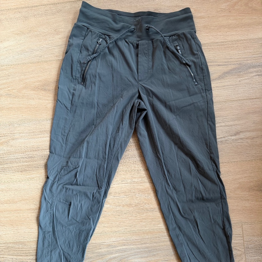 Athleta Trekkie North Jogger in Mountain Olive - Sz 2